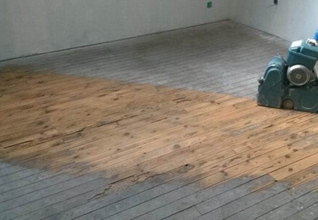 Renovation of my French old stone house – Week 4: Sanding the parquet floor